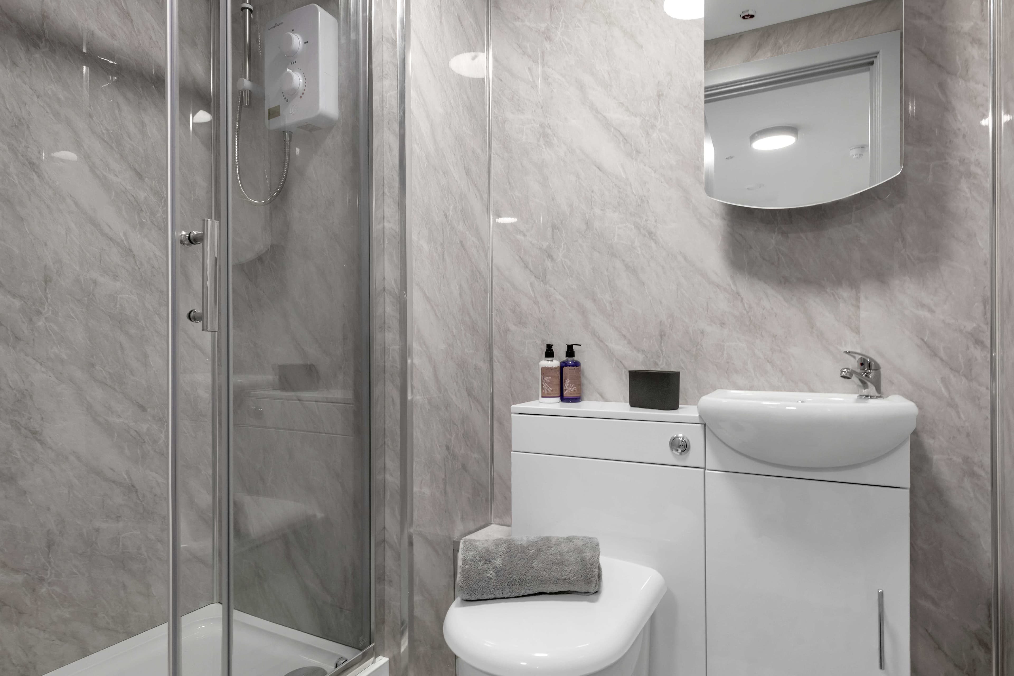 Ensuite, Stanley, Nottingham - view 7