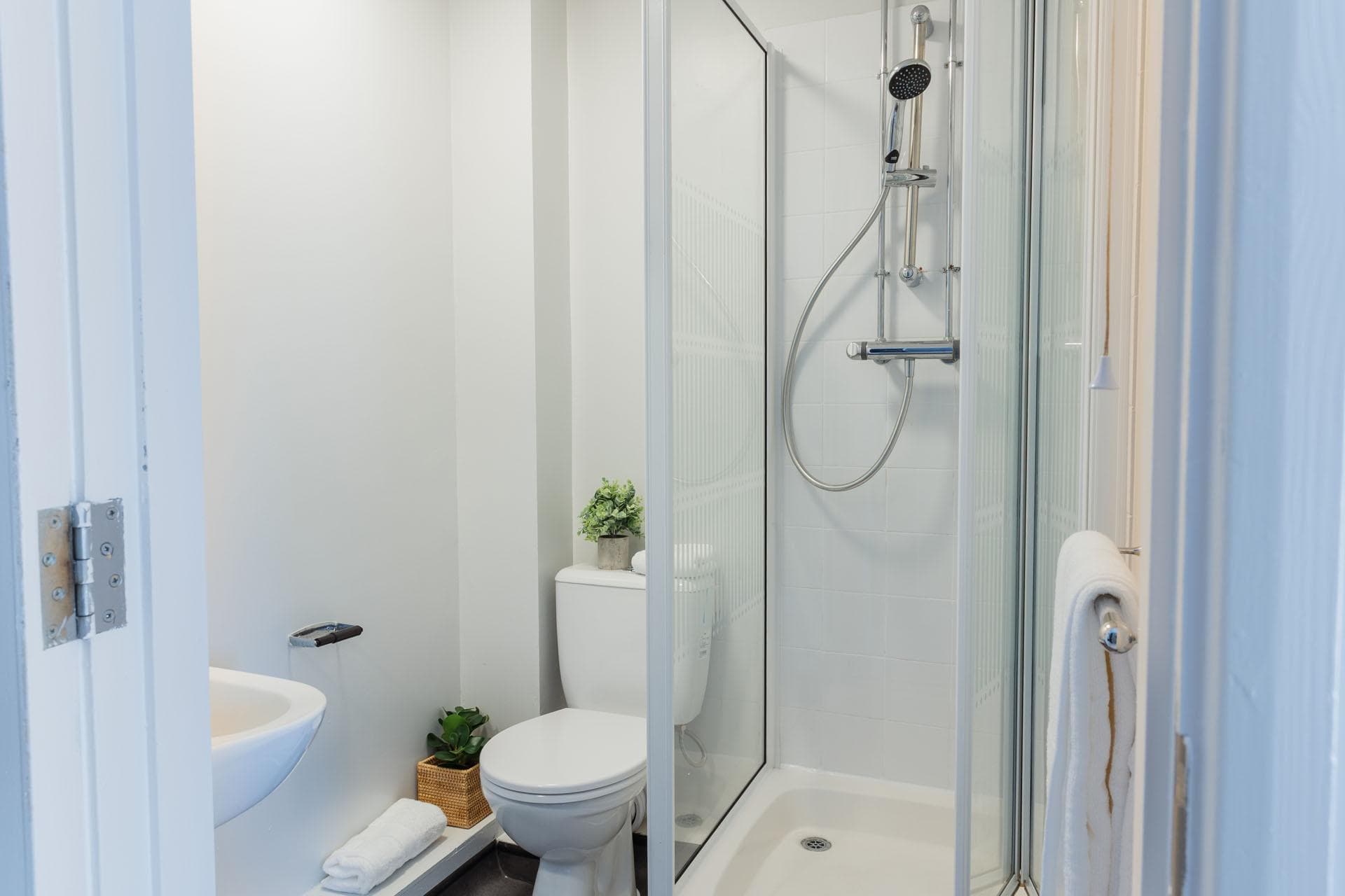 Ensuite, St Peter's Court, Nottingham - view 2
