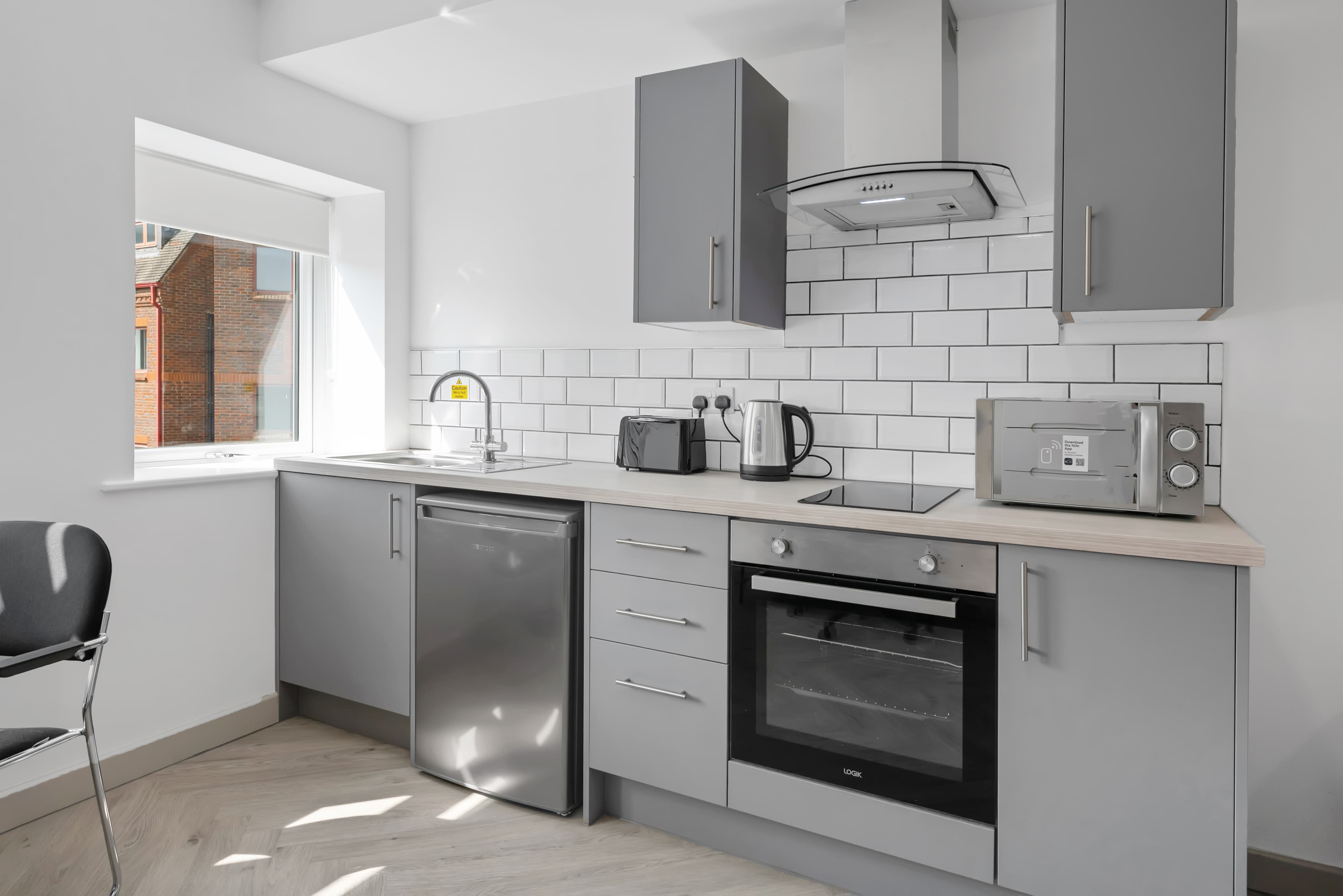 Premium Studio, Victoria House City Nest Student Living, Derby - view 2